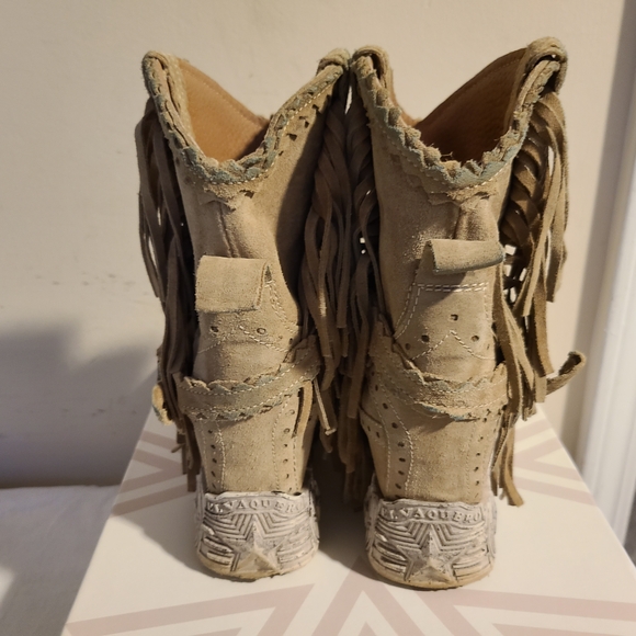 El Vaquero Women's Tan Moccasin Boots - Picture 6 of 10